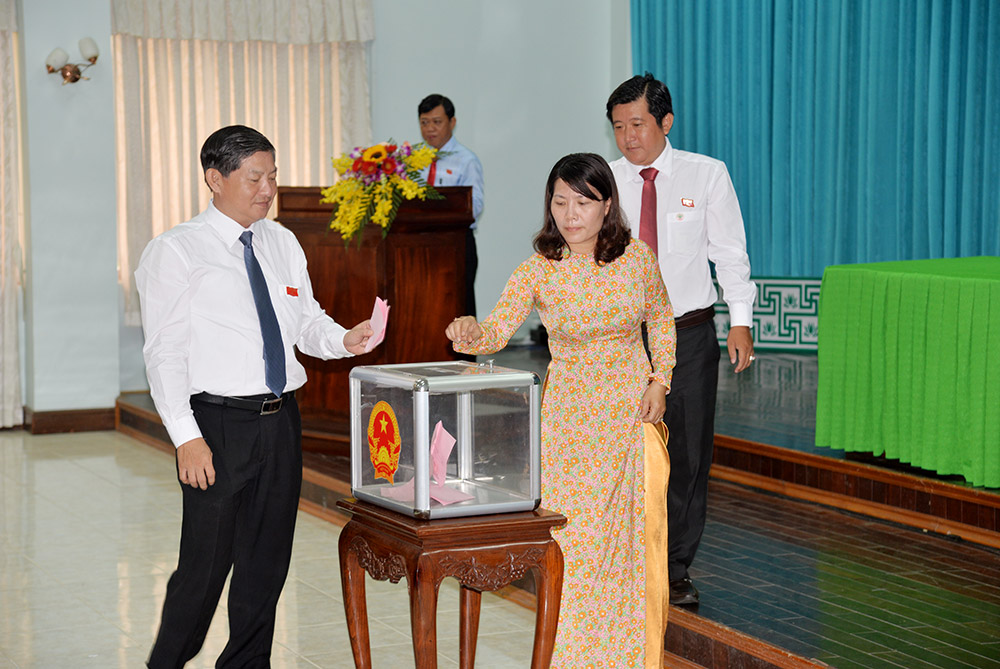 HĐND tỉnh khóa IX bầu ông Nguyễn Thanh Bình giữ chức Chủ tịch UBND tỉnh, nhiệm kỳ 2016-2021