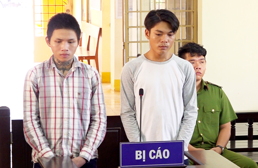 Cướp giật tài sản, 2 đối tượng lãnh án Cướp giật tài sản, 2 đối tượng lãnh án
