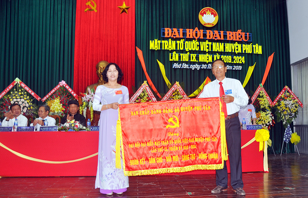 Đại hội đại biểu MTTQ Việt Nam huyện Phú Tân lần thứ IX kết thúc thành công tốt đẹp