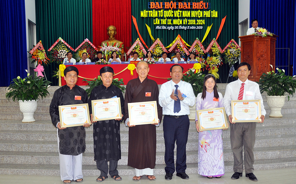 Đại hội đại biểu MTTQ Việt Nam huyện Phú Tân lần thứ IX kết thúc thành công tốt đẹp