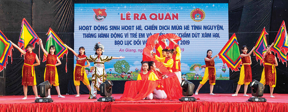 “Trẻ em như búp trên cành...”