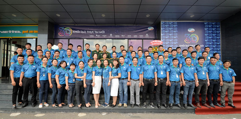 Tập đoàn Công nghiệp - Viễn thông quân đội kỷ niệm 30 năm thành lập và tuyên bố mục tiêu kiến tạo xã hội số Tập thể Viettel An Giang thi đua quyết thắng hoàn thành vượt tất cả các chỉ tiêu và hoàn thành vượt doanh thu kế hoạch giao