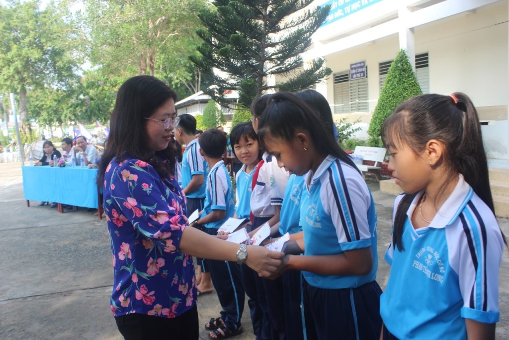 Chợ Mới ra quân Sinh hoạt hè, Chiến dịch “Hè tình nguyện” và Tháng hành động vì trẻ em