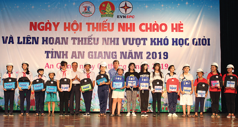 Xây dựng xã hội học tập là quan tâm giáo dục toàn diện Xây dựng xã hội học tập là quan tâm giáo dục toàn diện