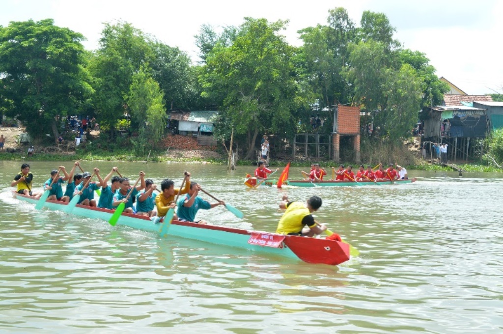 Thể thao gắn với hội làng