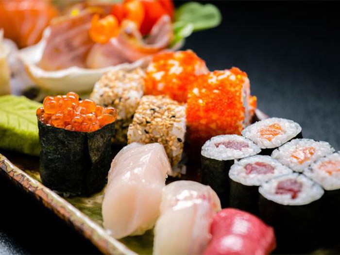 Điều gì xảy ra khi bạn ăn hải sản sống?