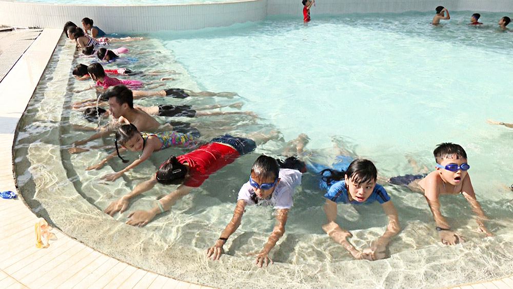 Tăng cường phổ cập bơi cho trẻ em Tăng cường công tác phổ cập bơi cho trẻ em trong dịp hè
