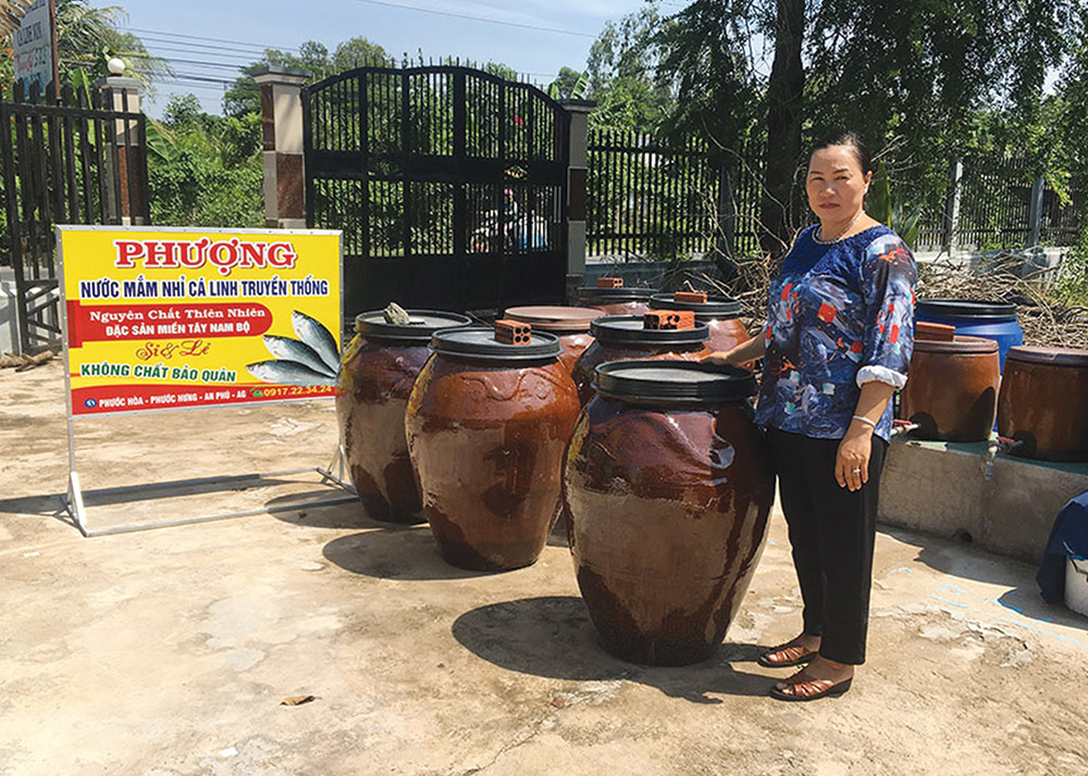 Hương vị nước mắm cá linh truyền thống Nước mắm nhỉ sử dụng phương pháp truyền thống mang lại hương vị độc đáo