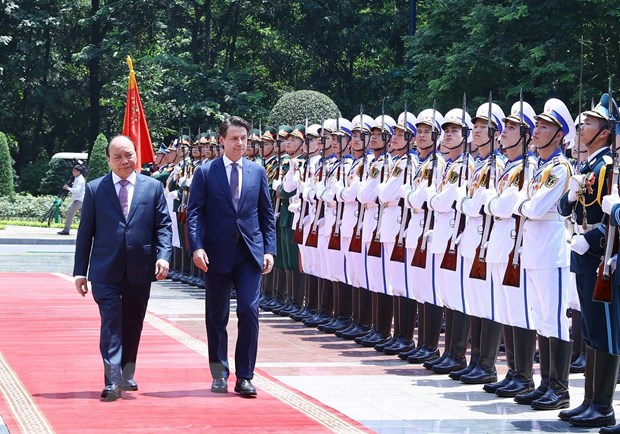 Thủ tướng Nguyễn Xuân Phúc đón, hội đàm với Thủ tướng Italy
