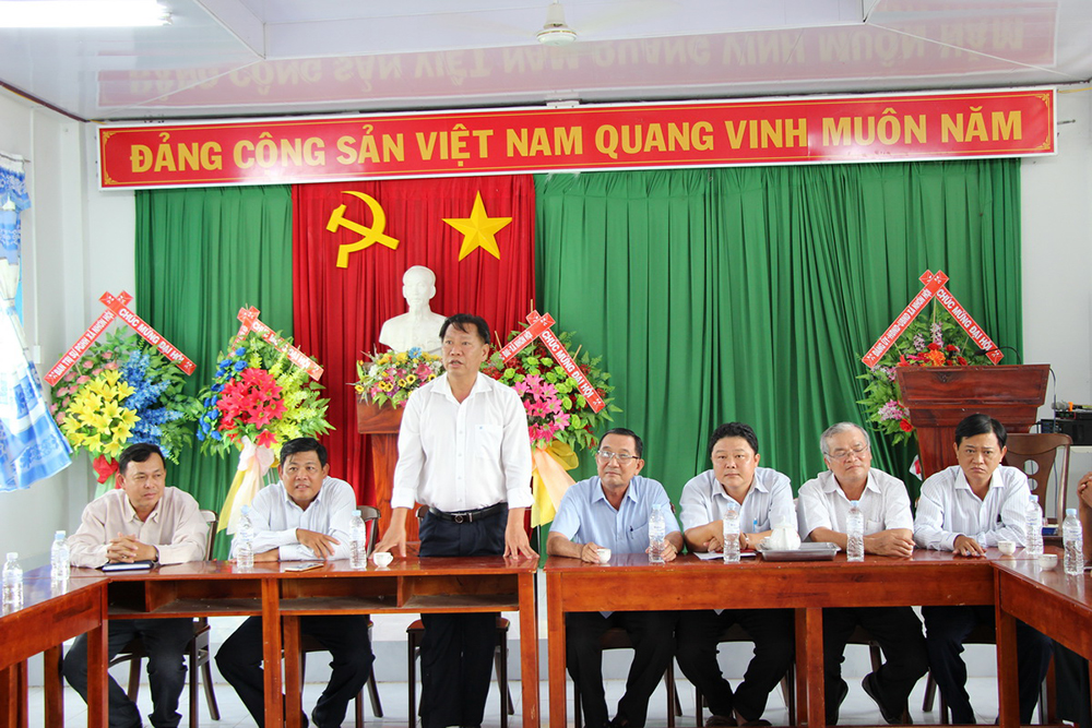 Lãnh đạo tỉnh thăm các hộ bị thiệt hại do lốc xoáy ở An Phú Phó Chủ tịch UBND tỉnh Trần Anh Thư, Chủ nhiệm Ủy ban Kiểm tra Tỉnh ủy Hồ Văn Răng thăm các hộ dân bị thiệt hại lốc xoáy ở An Phú