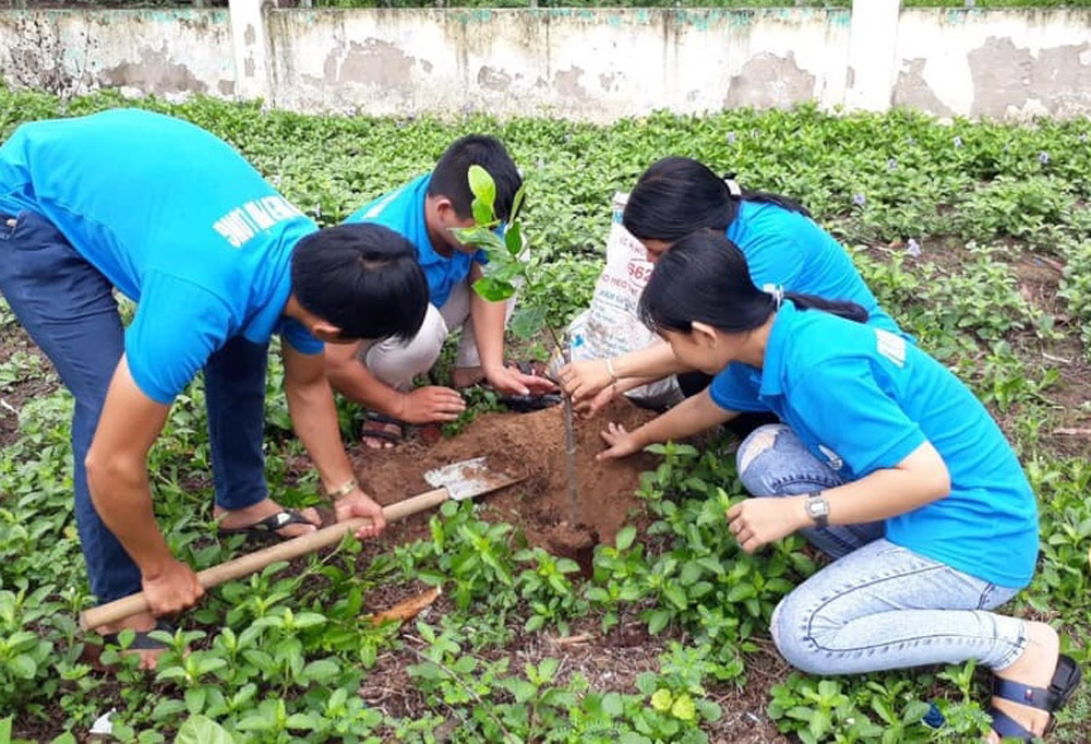 Huyện Phú Tân đồng loạt ra quân ngày “Chủ nhật xanh”