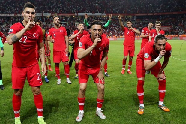 Vòng loại Euro: Đức thắng trận, nhà vô địch thế giới thua sốc