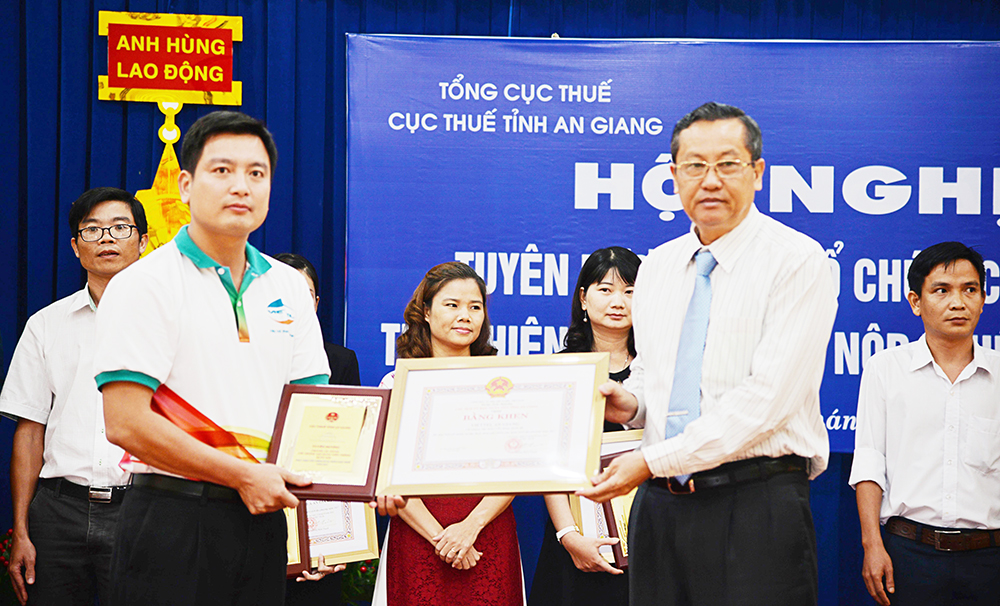 Nỗ lực hoàn thành nhiệm vụ thu ngân sách nhà nước Nỗ lực hoàn thành nhiệm vụ thu ngân sách nhà nước