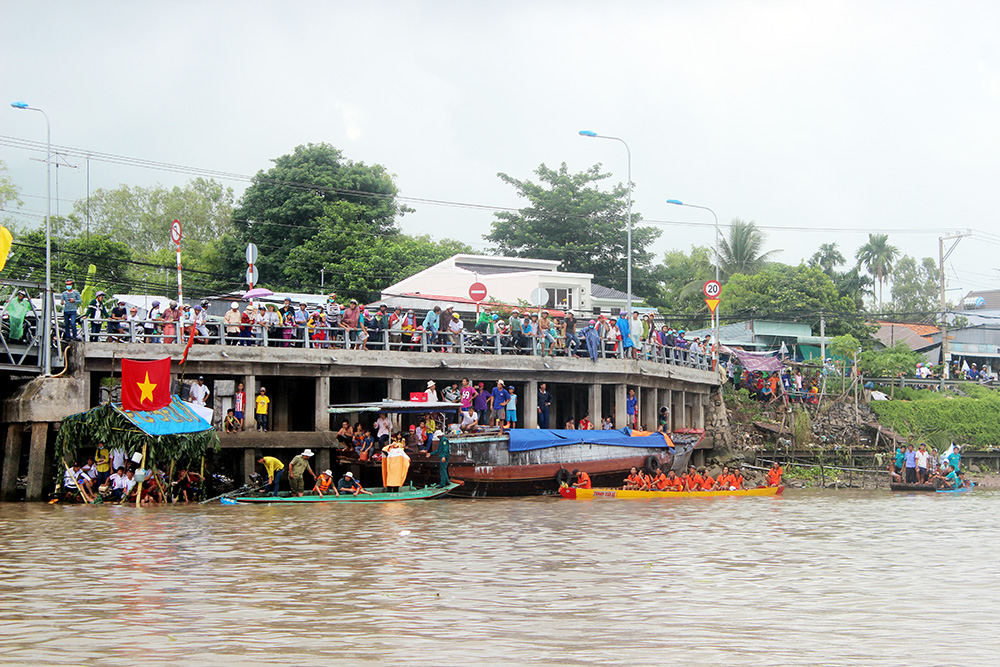 Nhộn nhịp Lễ Kỳ yên Đình thần Bình Thủy