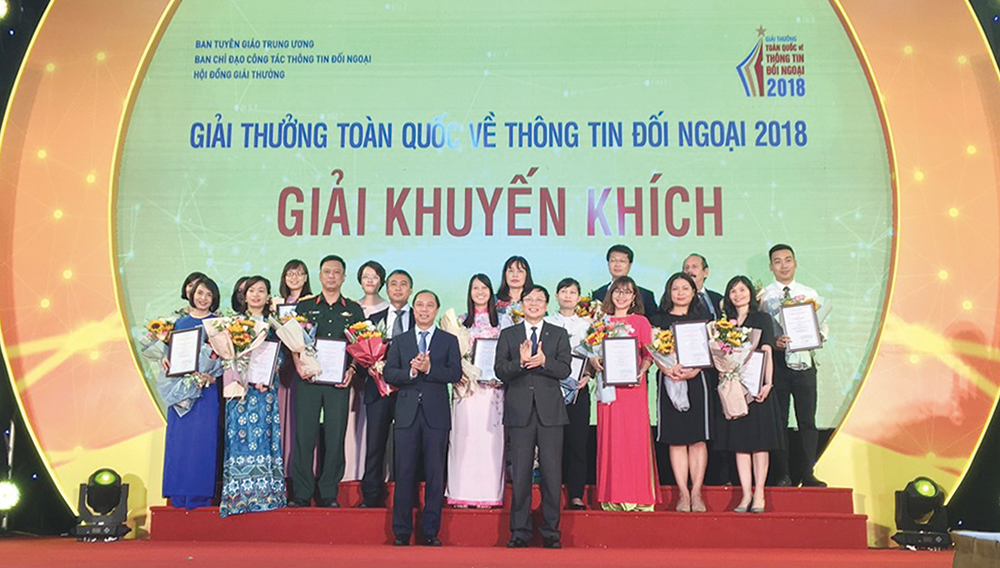 Đẩy mạnh công tác thông tin, tuyên truyền đối ngoại để xây dựng và bảo vệ Tổ quốc Đẩy mạnh công tác thông tin, tuyên truyền đối ngoại để xây dựng và bảo vệ Tổ quốc