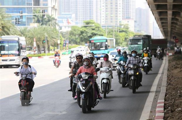Bắc Bộ ngày nắng nóng và đêm mưa dông, Trung Bộ tiếp tục nắng gắt