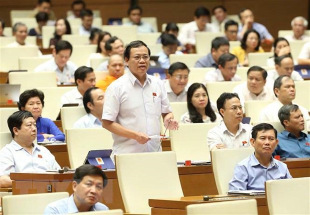 Quốc hội biểu quyết ba luật và thảo luận về hai dự án luật