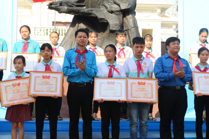 Khai mạc Liên hoan thiếu nhi vượt khó học giỏi toàn quốc năm 2019