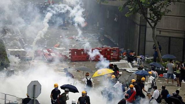 Dưới sức ép biểu tình, Hong Kong tuyên bố dừng vô thời hạn dự luật dẫn độ