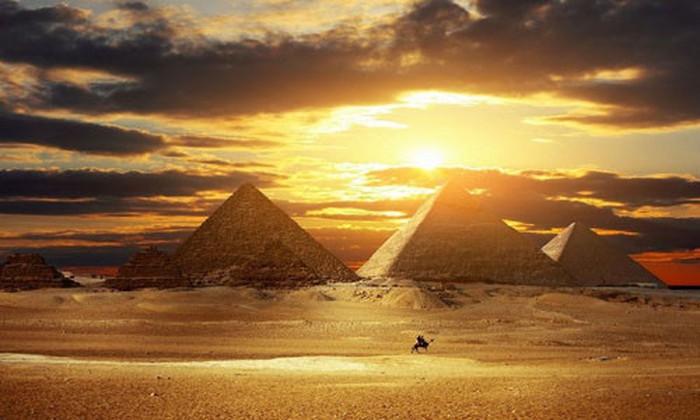 Giật mình đại kim tự tháp Giza có dấu vết người ngoài hành tinh?