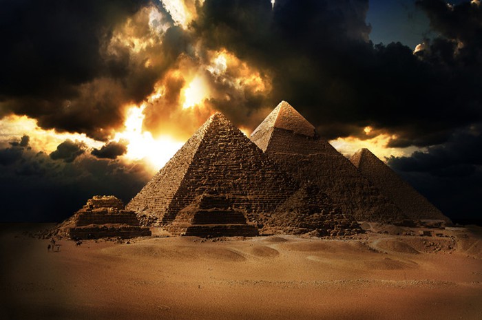 Giật mình đại kim tự tháp Giza có dấu vết người ngoài hành tinh?
