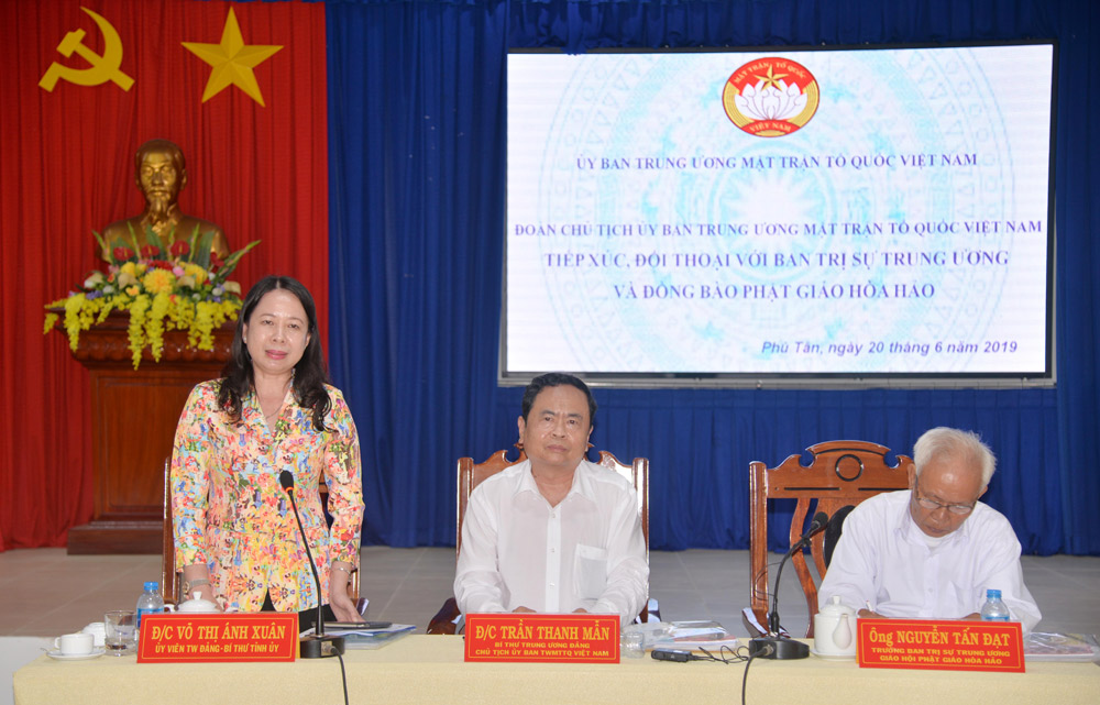 Ủy ban Trung ương MTTQ Việt Nam tiếp xúc, đối thoại cùng tín đồ Phật giáo Hòa Hảo Bí thư Tỉnh ủy Võ Thị Ánh Xuân phát biểu tại buổi gặp mặt, tiếp xúc, đối thoại với các tín đồ Phật giáo Hòa Hảo