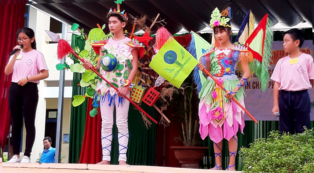 Châu Phú tổ chức “Trại hè tiếng Anh bán trú” lần thứ 3