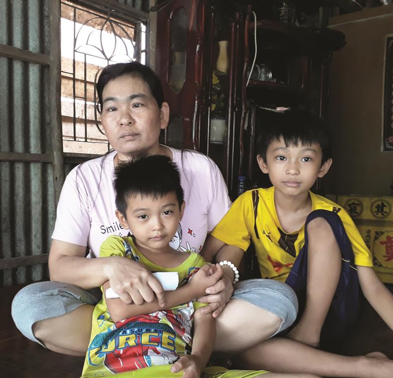 Thương cảnh phụ nữ nghèo mắc bệnh viêm não