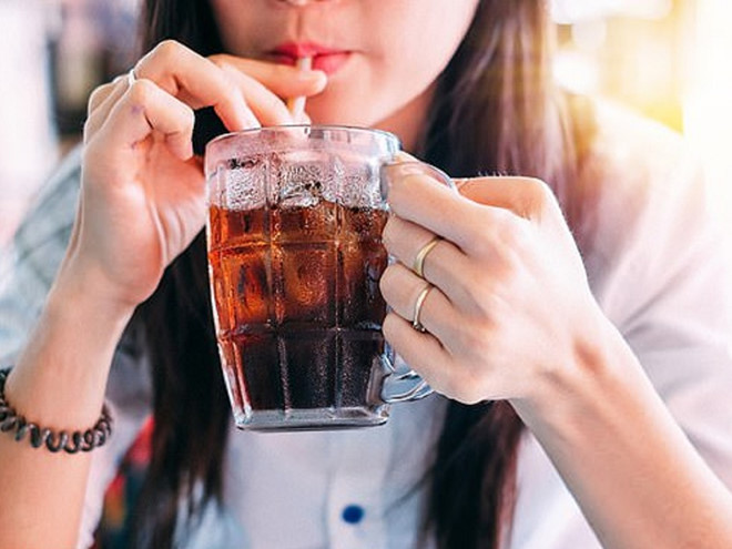 4 thứ nên hạn chế ăn uống nếu muốn có bụng phẳng