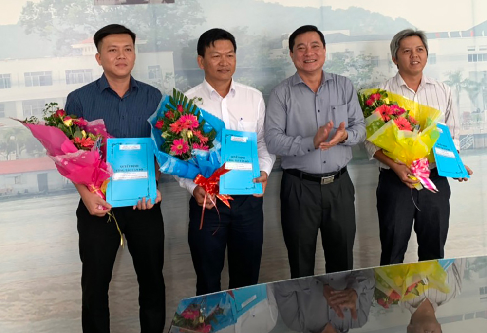 TP. Châu Đốc trao quyết định bổ nhiệm cán bộ TP. Châu Đốc trao quyết định bổ nhiệm cán bộ