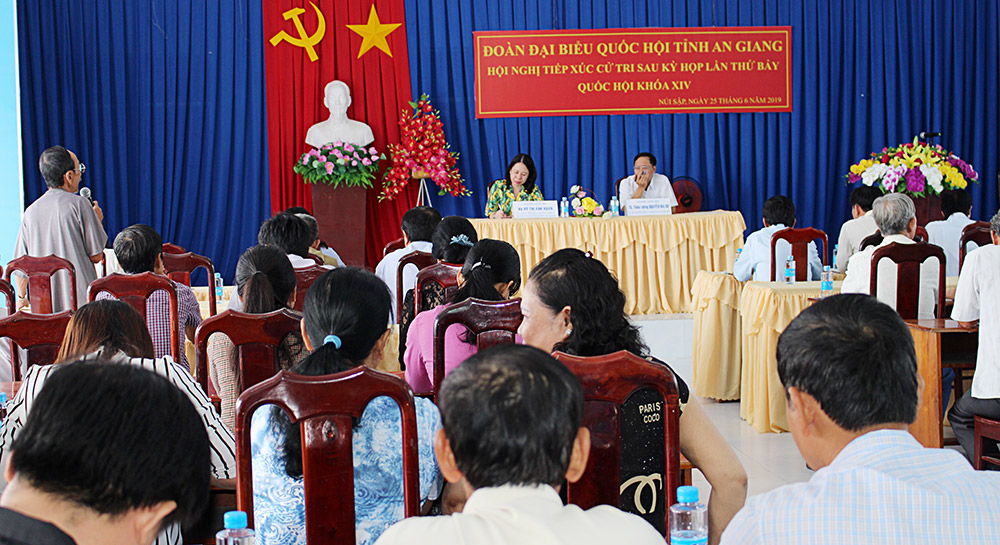 Bí thư Tỉnh ủy Võ Thị Ánh Xuân tiếp xúc cử tri
