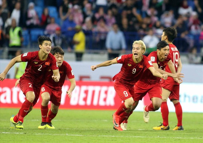 ĐT Việt Nam bất ngờ tụt hạng trên BXH FIFA
