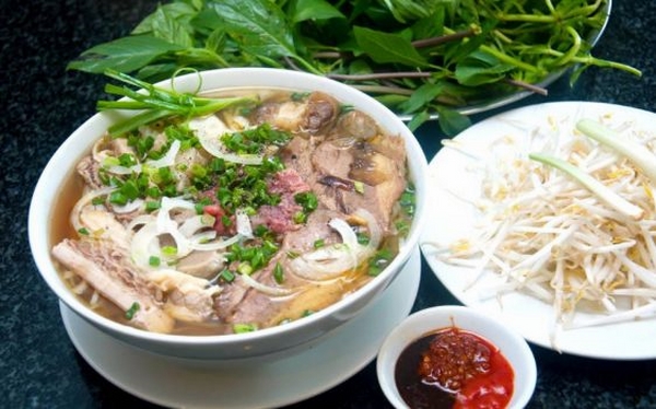 Bánh đúc, phở Lệ có thâm niên lâu đời, nổi tiếng ở Sài Gòn