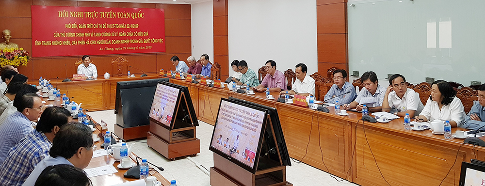 Tham nhũng vặt gây nhức nhối trong xã hội Tham nhũng vặt gây nhức nhối trong xã hội