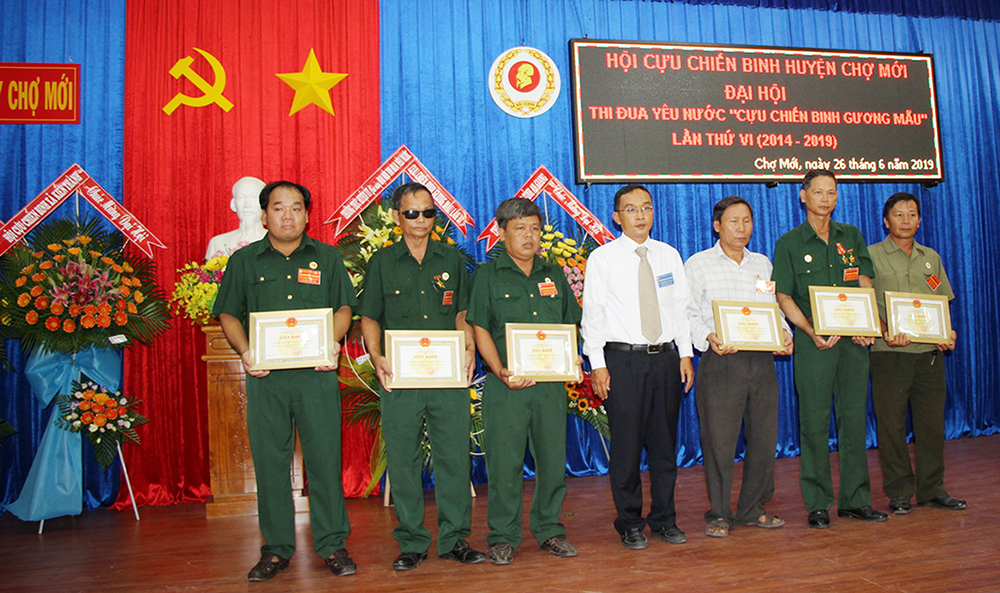 Đại hội thi đua yêu nước “Cựu Chiến binh gương mẫu” huyện Chợ Mới Đại hội thi đua yêu nước “Cựu Chiến binh gương mẫu” huyện Chợ Mới