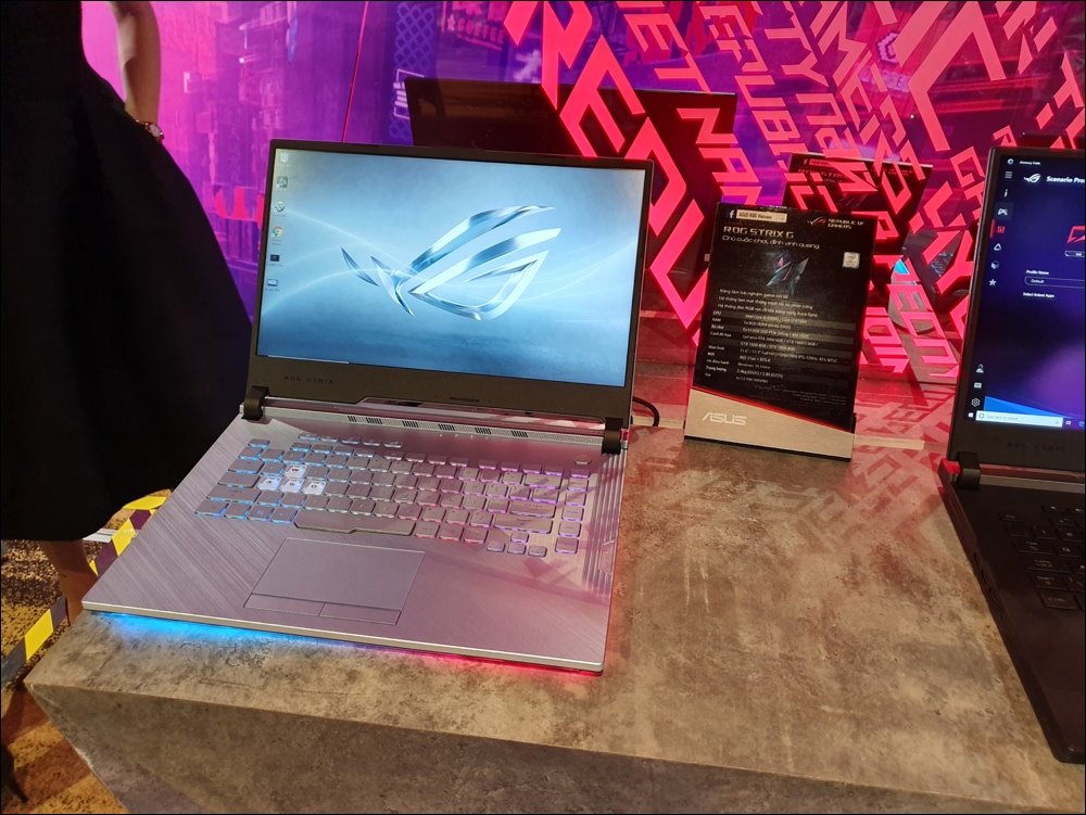 Asus giới thiệu máy tính giá 180 triệu đồng tại Việt Nam