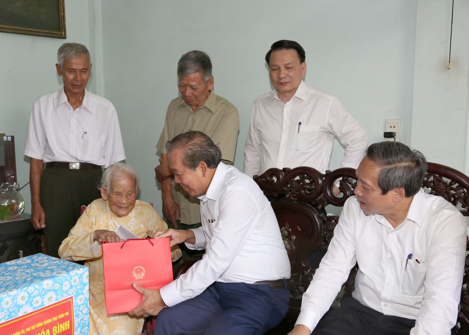 Phó Thủ tướng Thường trực thăm đối tượng chính sách tỉnh Quảng Bình