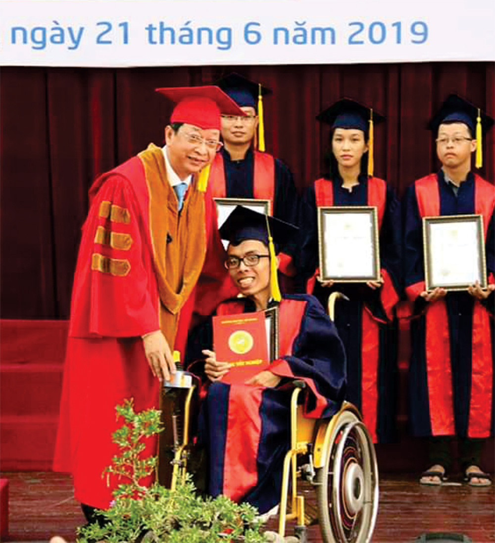 Hành trình vượt khó của chàng trai khuyết tật Hành trình vượt khó của chàng trai khuyết tật
