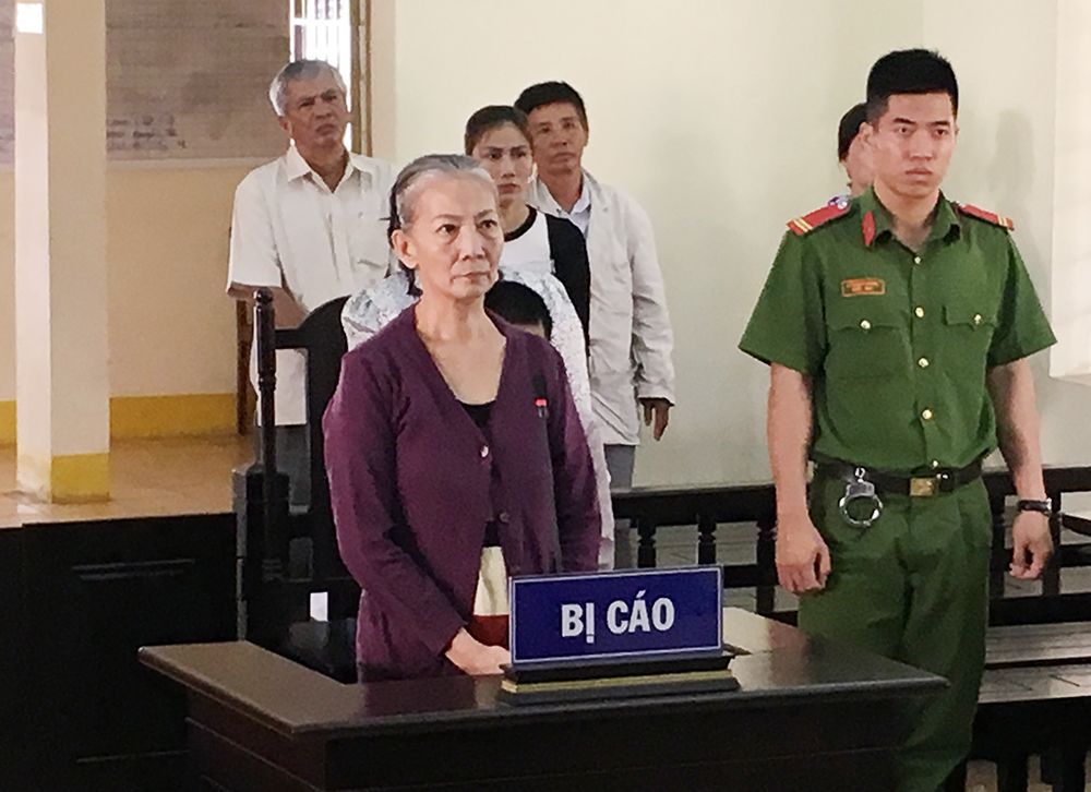 Bán hàng cấm, lãnh án 5 năm tù Bán hàng cấm, lãnh án 5 năm tù