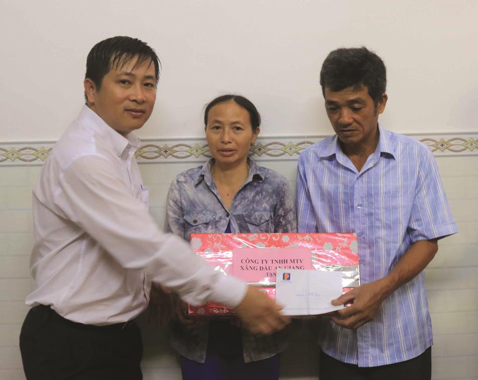 Những căn nhà Đại đoàn kết trong mưa