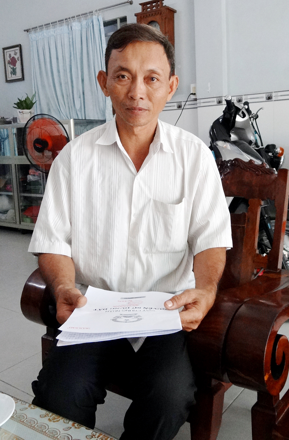 Khiếu nại bị chiếm đất mua hợp pháp và chiếm đất công cộng xây nhà trái phép