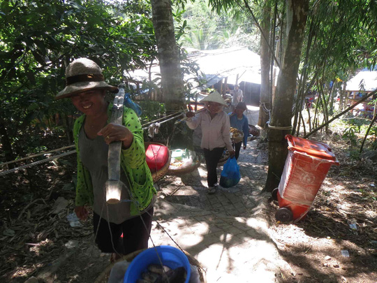 Quặn lòng nhớ gánh hàng rong của mẹ