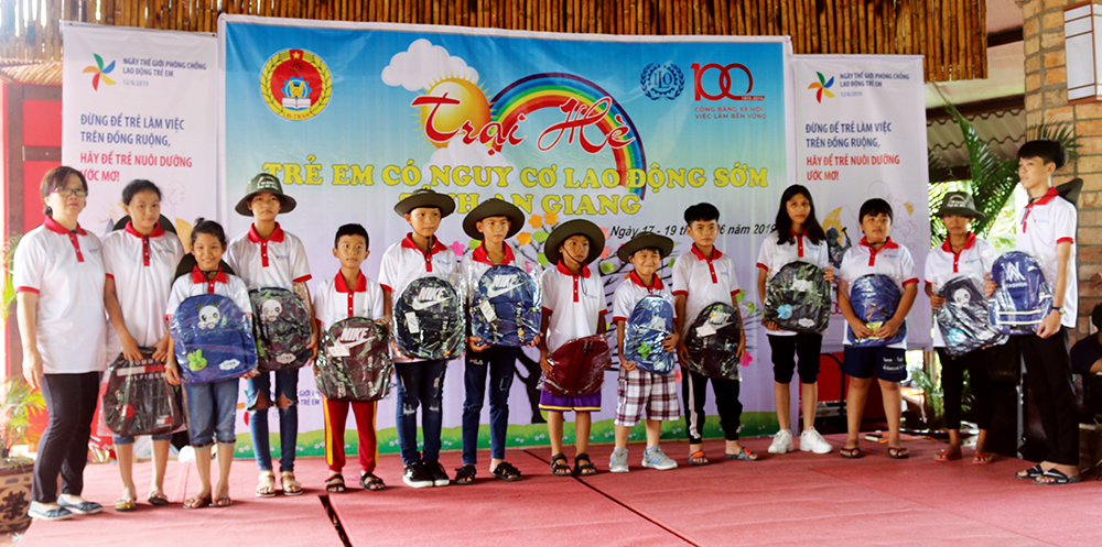 Quan tâm trẻ em có nguy cơ lao động sớm