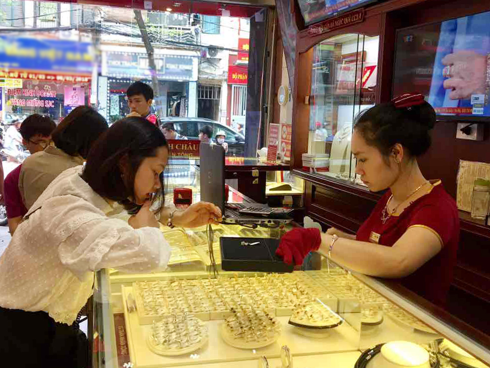 Giá vàng trong nước tăng 100.000 đồng/lượng