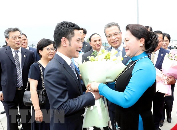 Chủ tịch Quốc hội tới Giang Tô, bắt đầu thăm chính thức Trung Quốc