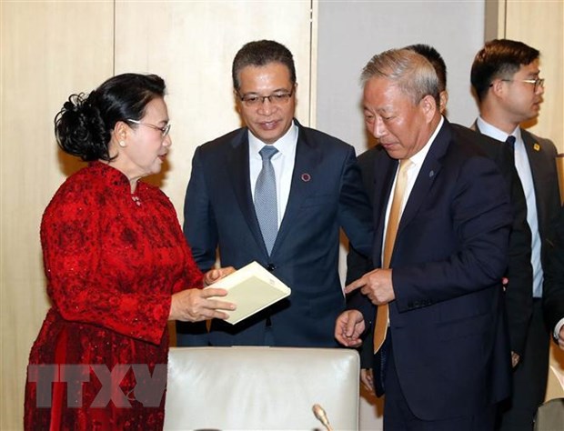 Chủ tịch Quốc hội Nguyễn Thị Kim Ngân tiếp các doanh nghiệp Trung Quốc