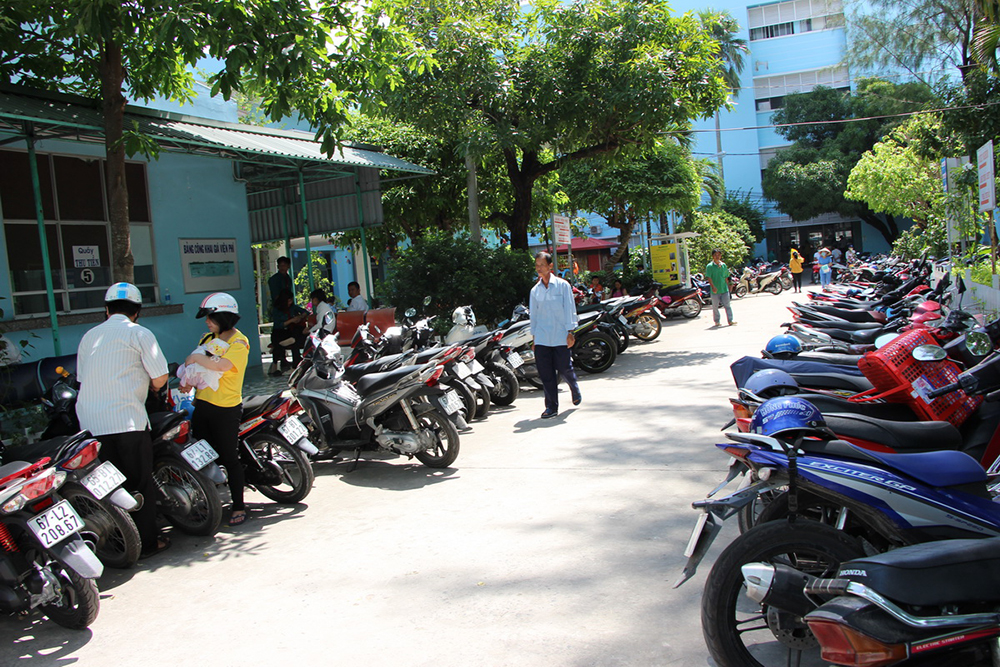 Hạn chế xe ôtô vào Bệnh viện Sản - Nhi An Giang để đảm bảo an toàn cho người bệnh Hạn chế xe ôtô vào Bệnh viện Sản - Nhi An Giang để đảm bảo an toàn cho người bệnh