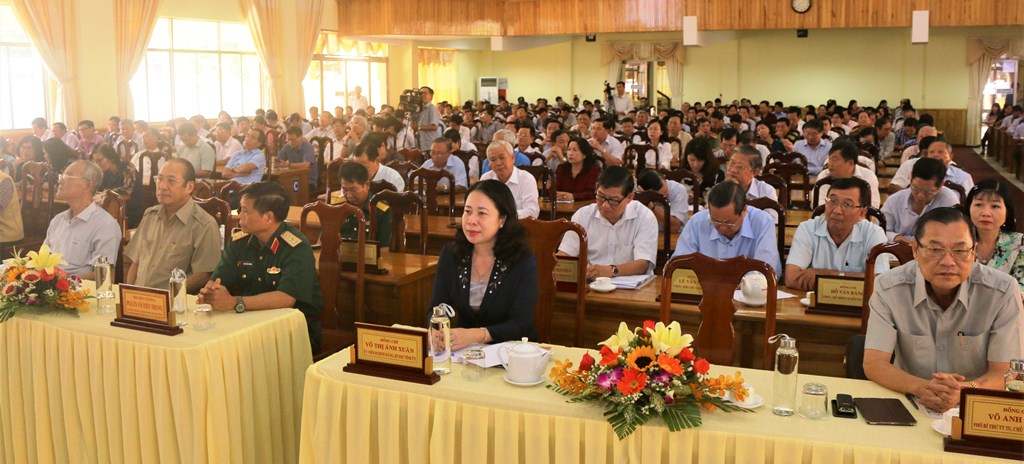 Thông tin tình hình thời sự cho cán bộ chủ chốt