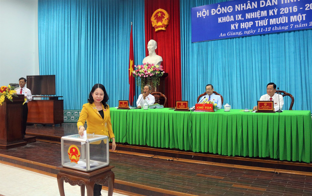 Kỳ họp thứ 11, HĐND tỉnh khóa IX miễn nhiệm và bầu bổ sung thành viên UBND tỉnh