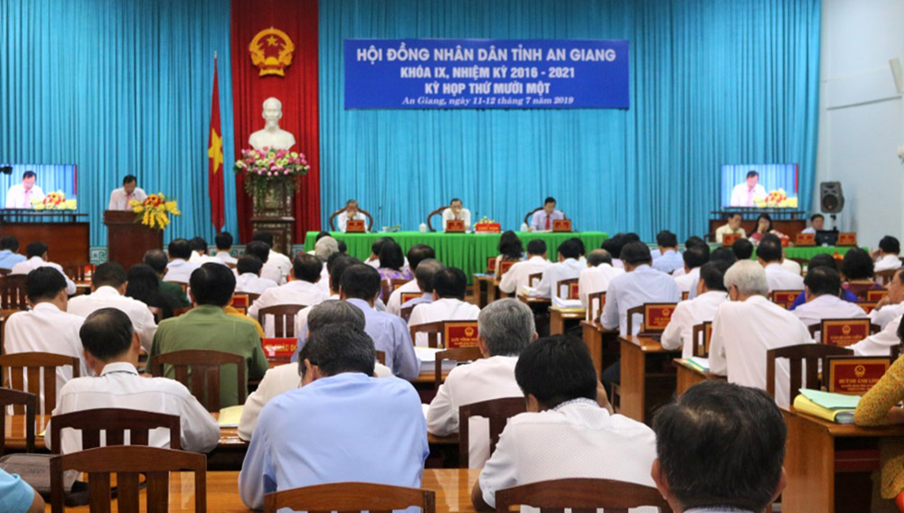 Tập trung thảo luận, trả lời các vấn đề cử tri quan tâm
